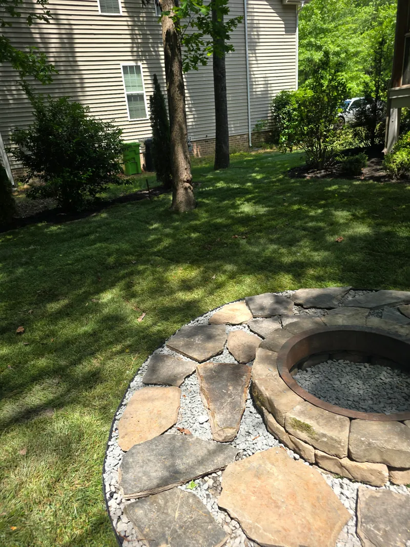 Flagstone firepit with gravel border